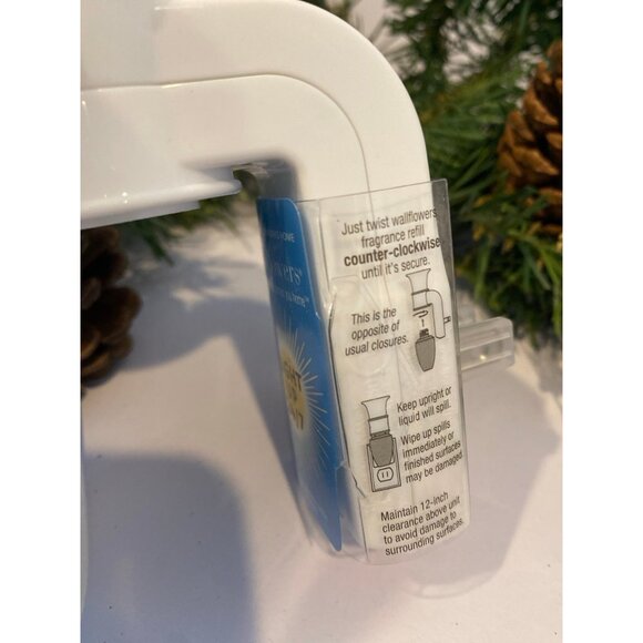 Bath & Body Works New Hand Painted “Snowman” Light Up Nightlight Wallflower Plug - Picture 4 of 9